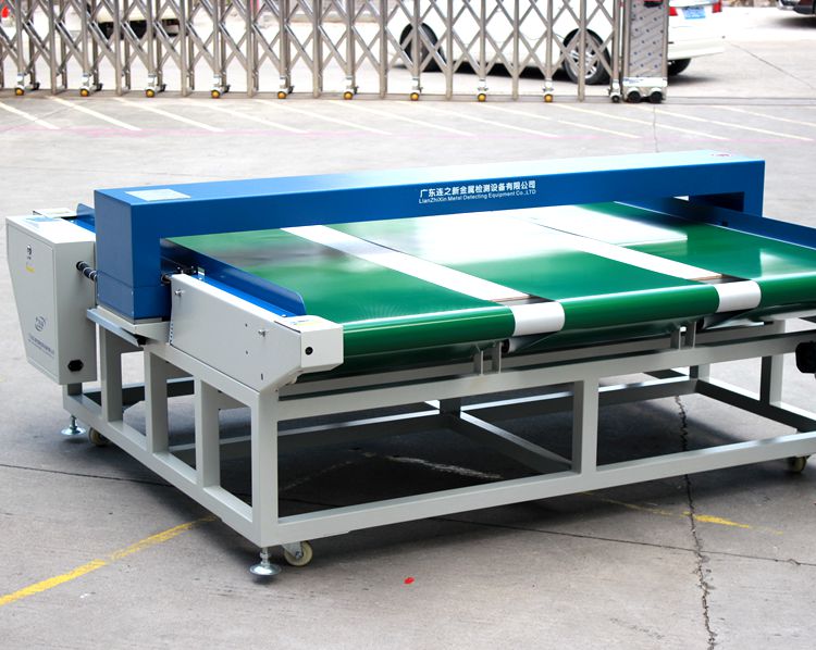 1561343499858261.jpg 1.8米寬幅檢針機緬甸羽絨服使用現場2.jpg