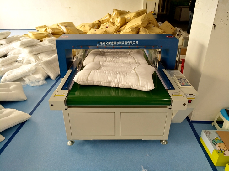 1600431646106855.jpg 抱枕枕頭輸送式檢針機1.jpg